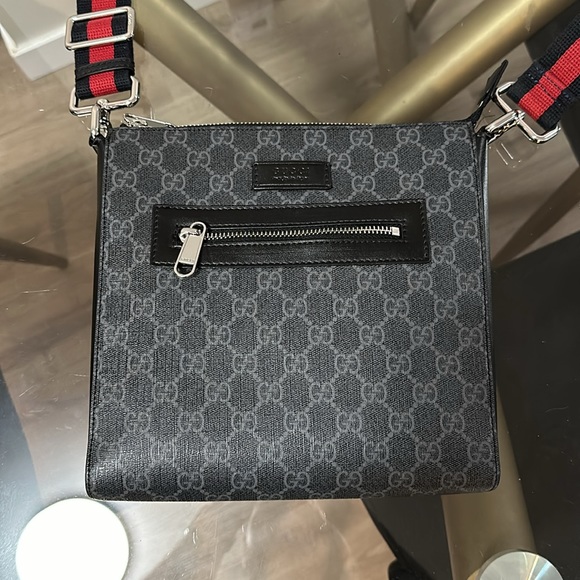 GUCCI BLACK SMALL MESSENGER BAG UNISEX - Picture 4 of 6